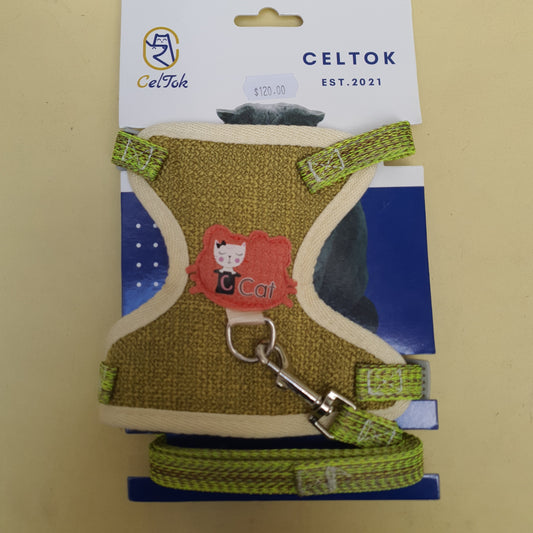 pechera con correa verde de gato.