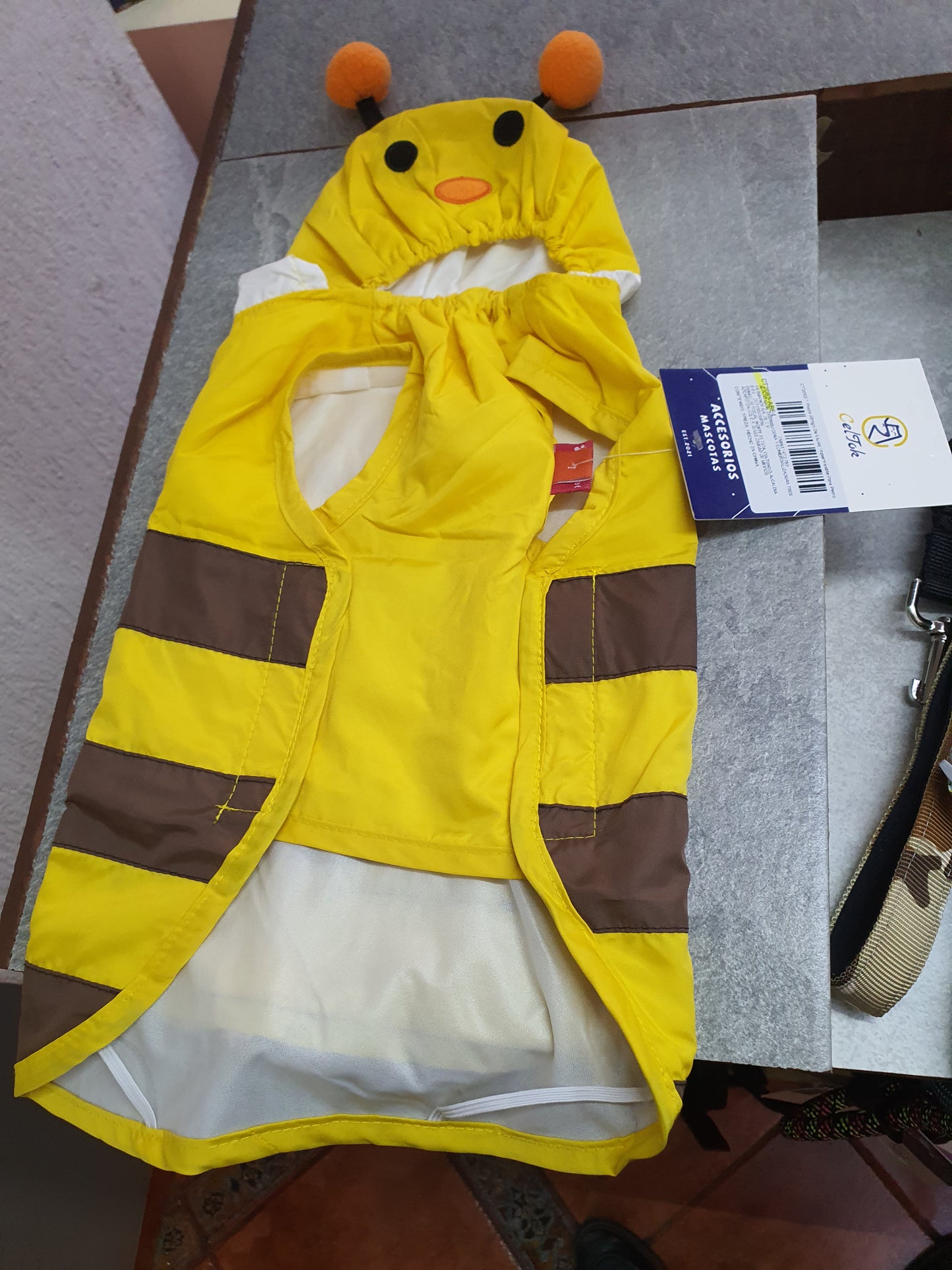 impermeable abeja CH